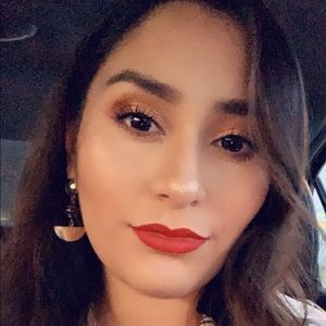 Meet your Posher, Mireya